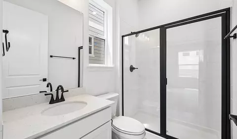 Bath - 5588 Tamarack Ave, Longmont, CO 80504 photo 1 of 3