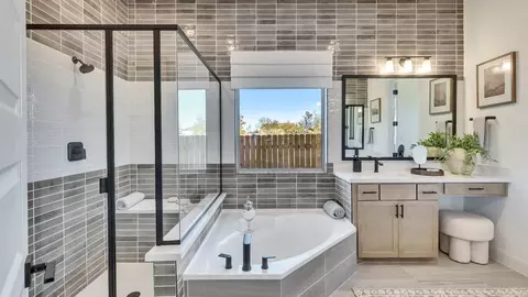 Bath - 25521 Udel Ln, Elgin, TX 78621 photo 2 of 16