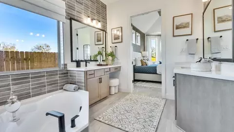 Bath - 25521 Udel Ln, Elgin, TX 78621 photo 4 of 16