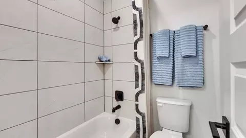 Bath - 25521 Udel Ln, Elgin, TX 78621 photo 9 of 16