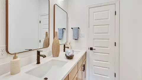 Bath - 25521 Udel Ln, Elgin, TX 78621 photo 8 of 16