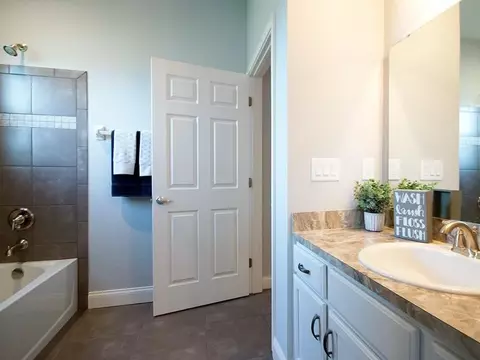 Bath - 5386 Duxford Cir, Saint Cloud, FL 34771 photo 3 of 5
