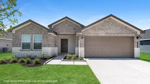 13 Robin Ct, Angleton, TX 77515