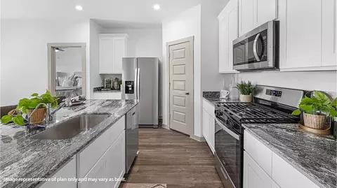 Kitchen - 13 Robin Ct, Angleton, TX 77515 photo 2 of 4