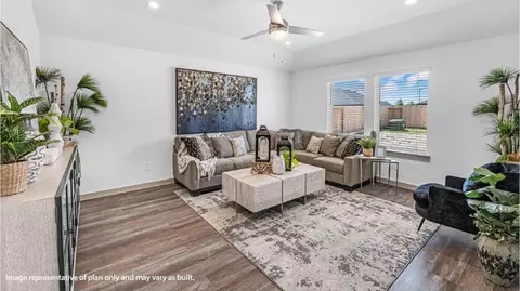 Living - 13 Robin Ct, Angleton, TX 77515 photo 1 of 2