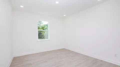 Bedroom - 10238 Hexam Rd, Weeki Wachee, FL 34613 photo 4 of 7
