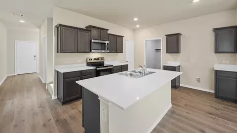 Kitchen - 133 Pheasant Run Rd, Terrell, TX 75160 photo 3 of 13