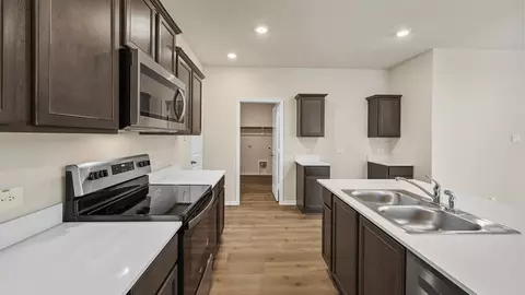 Kitchen - 133 Pheasant Run Rd, Terrell, TX 75160 photo 2 of 13