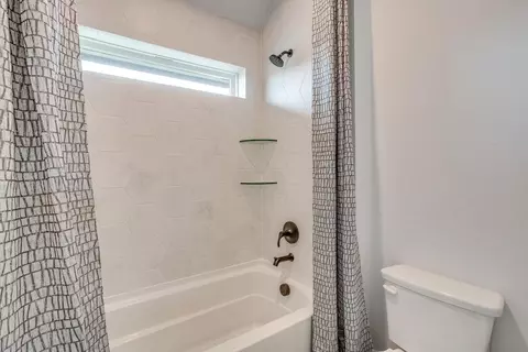 Bath - 2100 Baxter Rd, Celina, TX 75009 photo 6 of 11