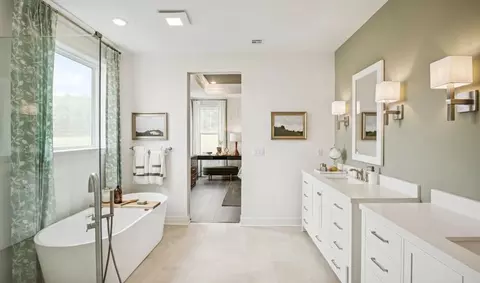 Bath - 6881 Smith Ct, Bethlehem, PA 18017 photo 1 of 8