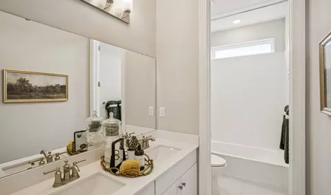 Bath - 6881 Smith Ct, Bethlehem, PA 18017 photo 6 of 8