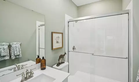 Bath - 6881 Smith Ct, Bethlehem, PA 18017 photo 5 of 8