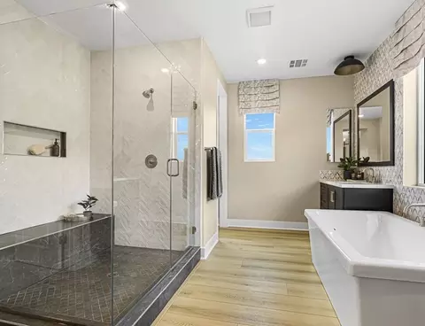 Bath - 29902 Vintage Ct, Castaic, CA 91384 photo 2 of 10