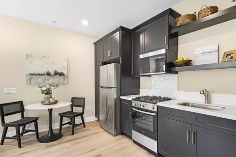 Kitchen - 29902 Vintage Ct, Castaic, CA 91384 photo 5 of 8