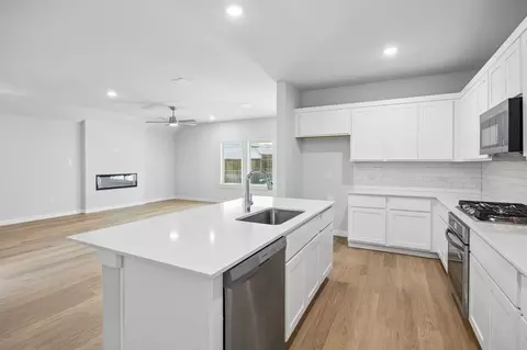 Kitchen - 804 Rockcloud Dr, Haslet, TX 76052 photo 10 of 13