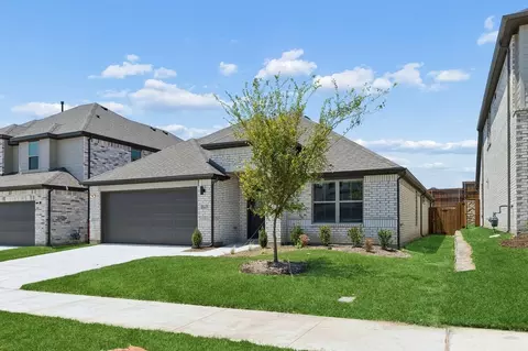Exterior - 804 Rockcloud Dr, Haslet, TX 76052 photo 6 of 20