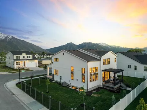 Exterior - 2458 W Aurora Ave, Mapleton, UT 84664 photo 4 of 10