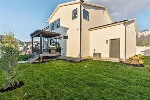 Exterior - 2458 W Aurora Ave, Mapleton, UT 84664 photo 9 of 10