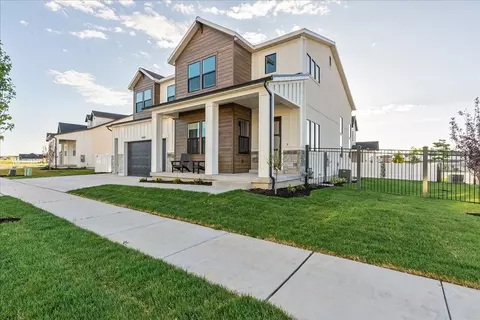 Exterior - 2458 W Aurora Ave, Mapleton, UT 84664 photo 6 of 10