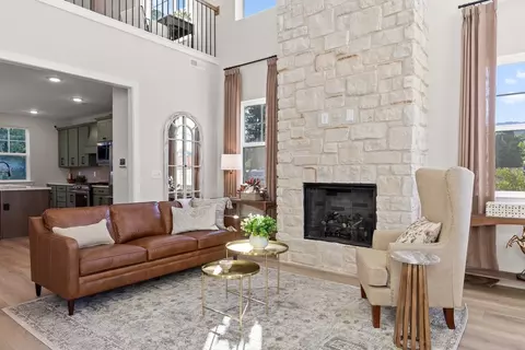Living - 9319 Orrin Ave, Ooltewah, TN 37363 photo 2 of 4