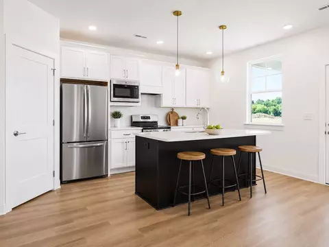 Kitchen - 9319 Orrin Ave, Ooltewah, TN 37363 photo 6 of 8