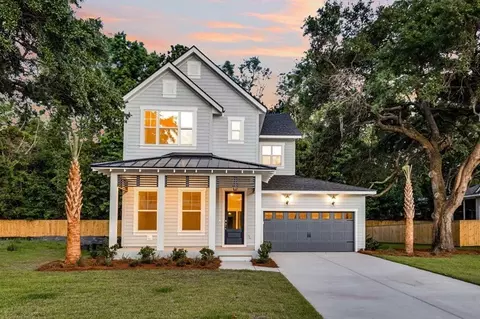1111 Reserve Ln, Awendaw, SC 29429