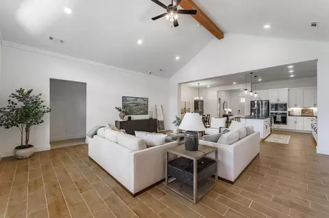 Living - 805 Klenc Rd, Springdale, AR 72762 photo 8 of 8