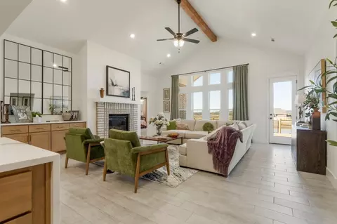 Living - 805 Klenc Rd, Springdale, AR 72762 photo 2 of 8