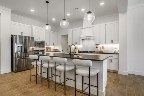 Kitchen - 805 Klenc Rd, Springdale, AR 72762 photo 9 of 16