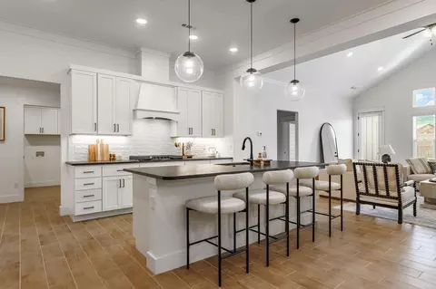 Kitchen - 805 Klenc Rd, Springdale, AR 72762 photo 7 of 16