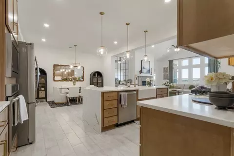 Kitchen - 805 Klenc Rd, Springdale, AR 72762 photo 3 of 16