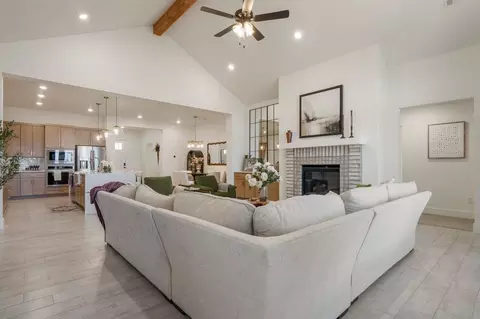 Living - 805 Klenc Rd, Springdale, AR 72762 photo 5 of 8