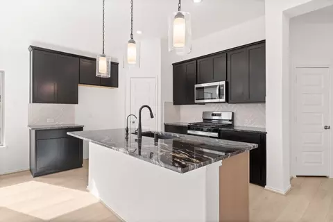 Kitchen - 407 Aztec Cave Dr, New Caney, TX 77357 photo 3 of 7
