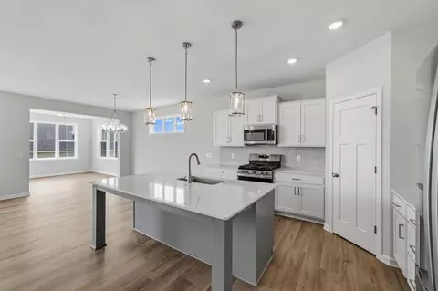 7586 201st St W, Lakeville, MN 55044