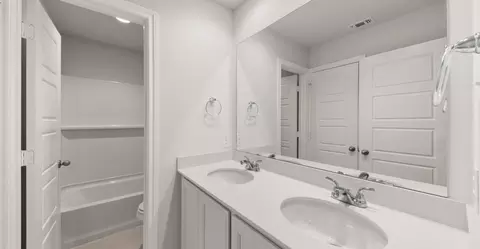 Entry Way - 1806 Apache Cir, Cleburne, TX 76033 photo 6 of 14