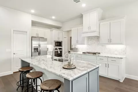 Kitchen - 2006 Portrush Ln, Venus, TX 76084 photo 3 of 5
