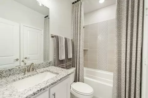 Bath - 2006 Portrush Ln, Venus, TX 76084 photo 1 of 9