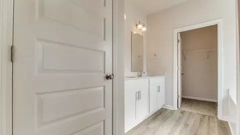 Entry Way - 8605 Tarsus Dr, Milton, FL 32583 photo 2 of 9