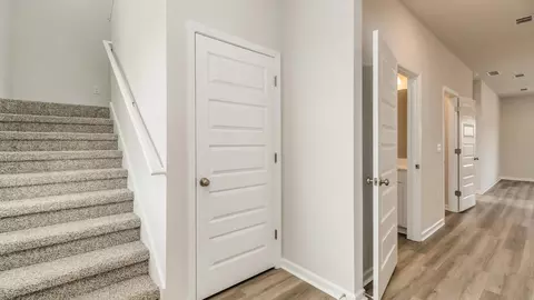 Entry Way - 8605 Tarsus Dr, Milton, FL 32583 photo 3 of 9