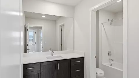 Bath - 21217 SE Pelee Dr, Bend, OR 97702 photo 4 of 10