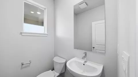 Bath - 21217 SE Pelee Dr, Bend, OR 97702 photo 1 of 10