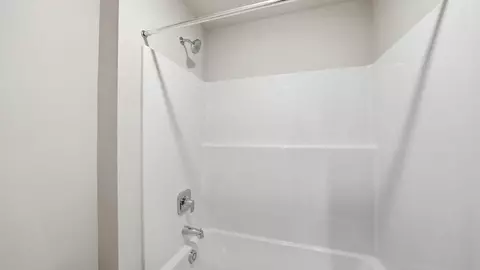 Bath - 21217 SE Pelee Dr, Bend, OR 97702 photo 5 of 10
