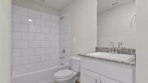 Bath - 2302 Continental Ave, Abilene, TX 79601 photo 2 of 5