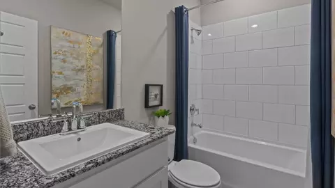 Bath - 2302 Continental Ave, Abilene, TX 79601 photo 5 of 5