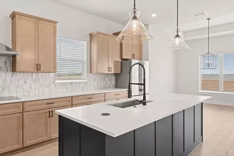 Kitchen - 108 E Luna Blue Ln, Jarrell, TX 76537 photo 4 of 5