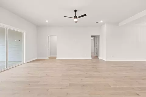 Living - 108 E Luna Blue Ln, Jarrell, TX 76537 photo 3 of 5