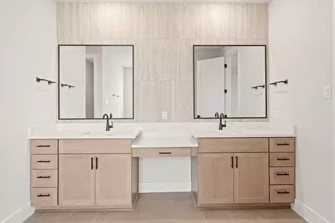 Bath - 108 E Luna Blue Ln, Jarrell, TX 76537 photo 1 of 6