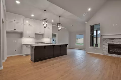 Living - 932 Hydrangea Way, Edmond, OK 73034 photo 5 of 20