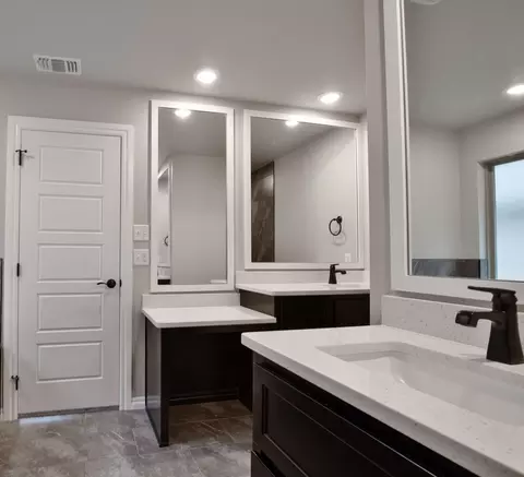 Bath - 932 Hydrangea Way, Edmond, OK 73034 photo 6 of 25