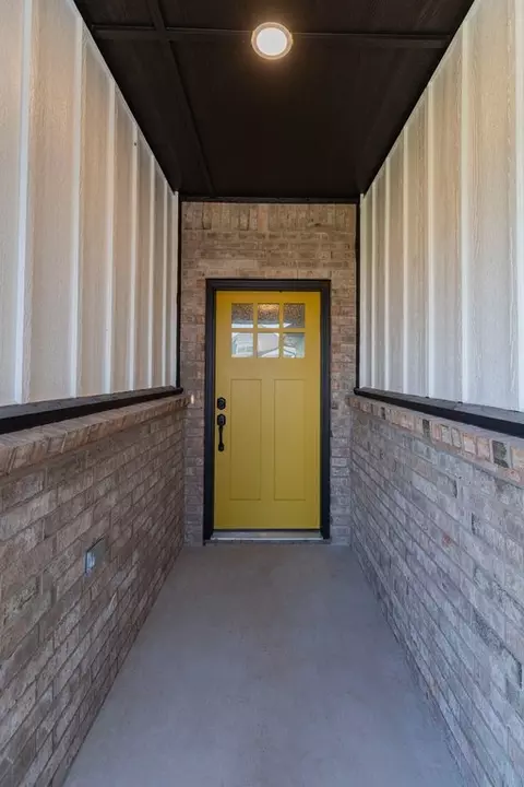 Entry Way - 932 Hydrangea Way, Edmond, OK 73034 photo 10 of 14